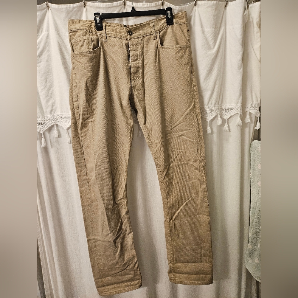 Gustin Tan Chinos